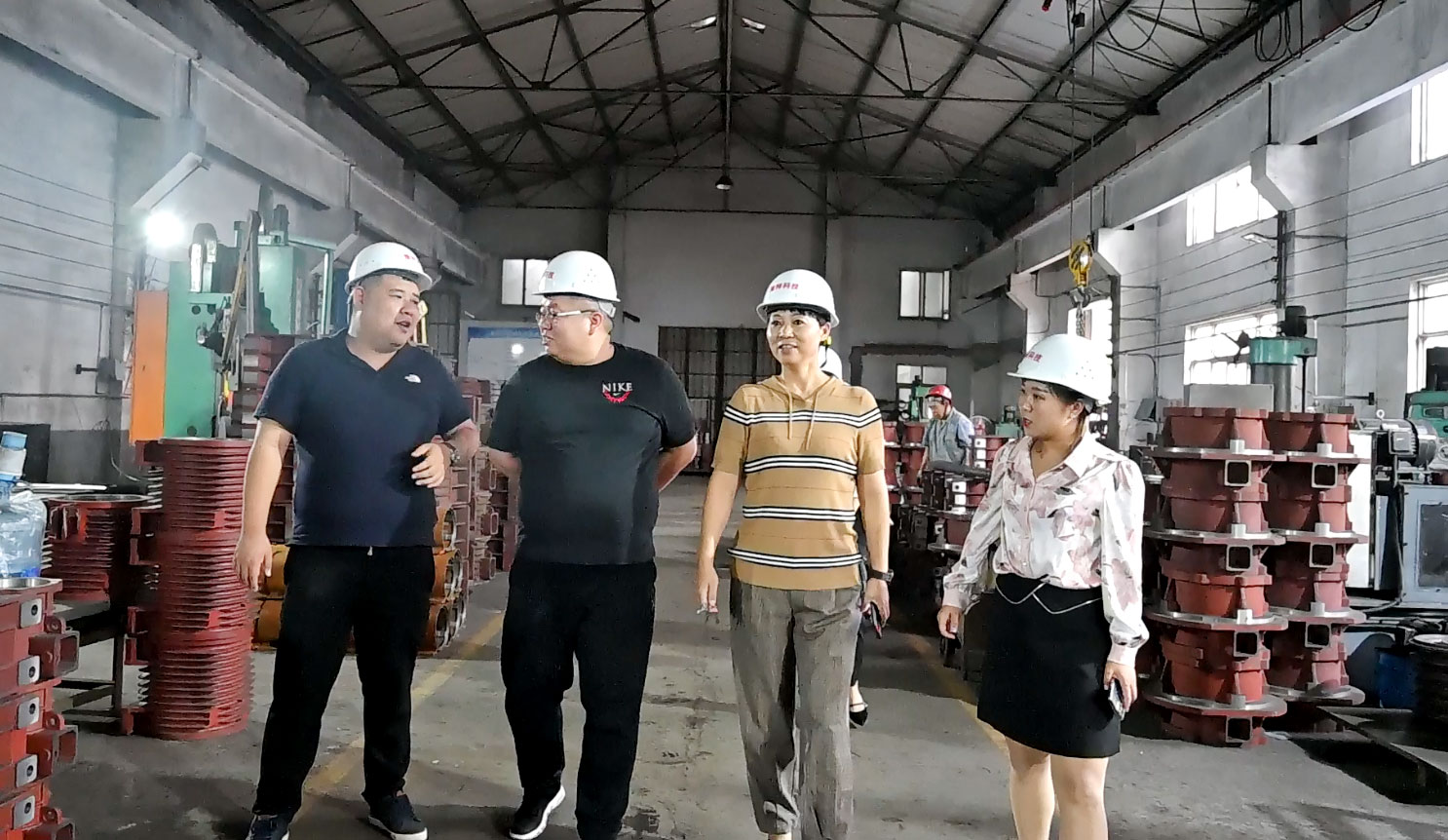 精(jīng)準服務(wù)骨料制砂行業，河南豫特機械高能(néng)效STS水平橢圓振動篩填補行業空白！