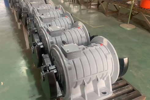 專業生産(chǎn)各種規格型号卧式振動電(diàn)機振動篩分(fēn)設備等